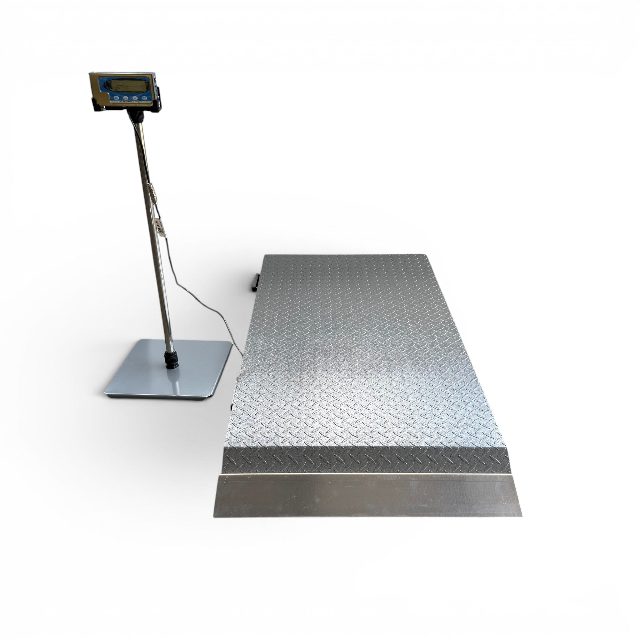 S1000 industrial laundry floor scale 2000 lb capacity steel tread plate platform ramped ends digital display pole mount